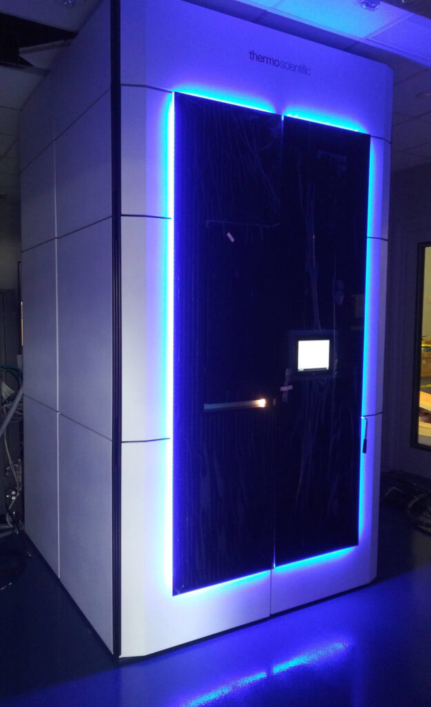 Krios G4, a large fridge-like machine